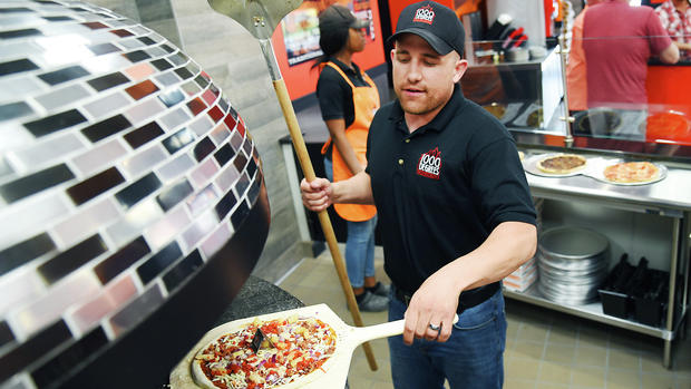 1000 Degrees fires up pizza in Willmar